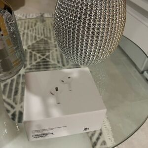 Apple White AirPods with Charging Case